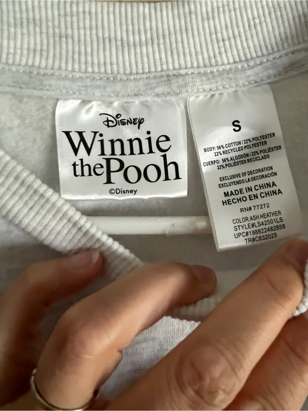 Disney Winnie the Pooh 100 Acre Wood Gang Sweatshirt Sz Small Friends - Picture 6 of 11